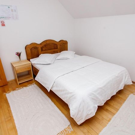 Casa Rumelia Paltineni Bagian luar foto