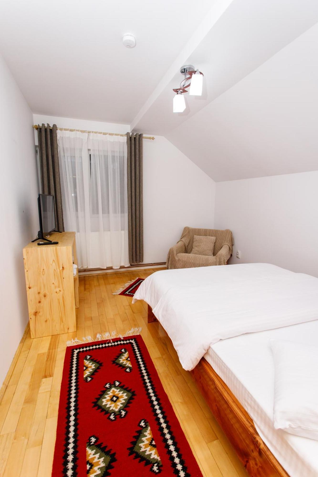 Casa Rumelia Paltineni Bagian luar foto