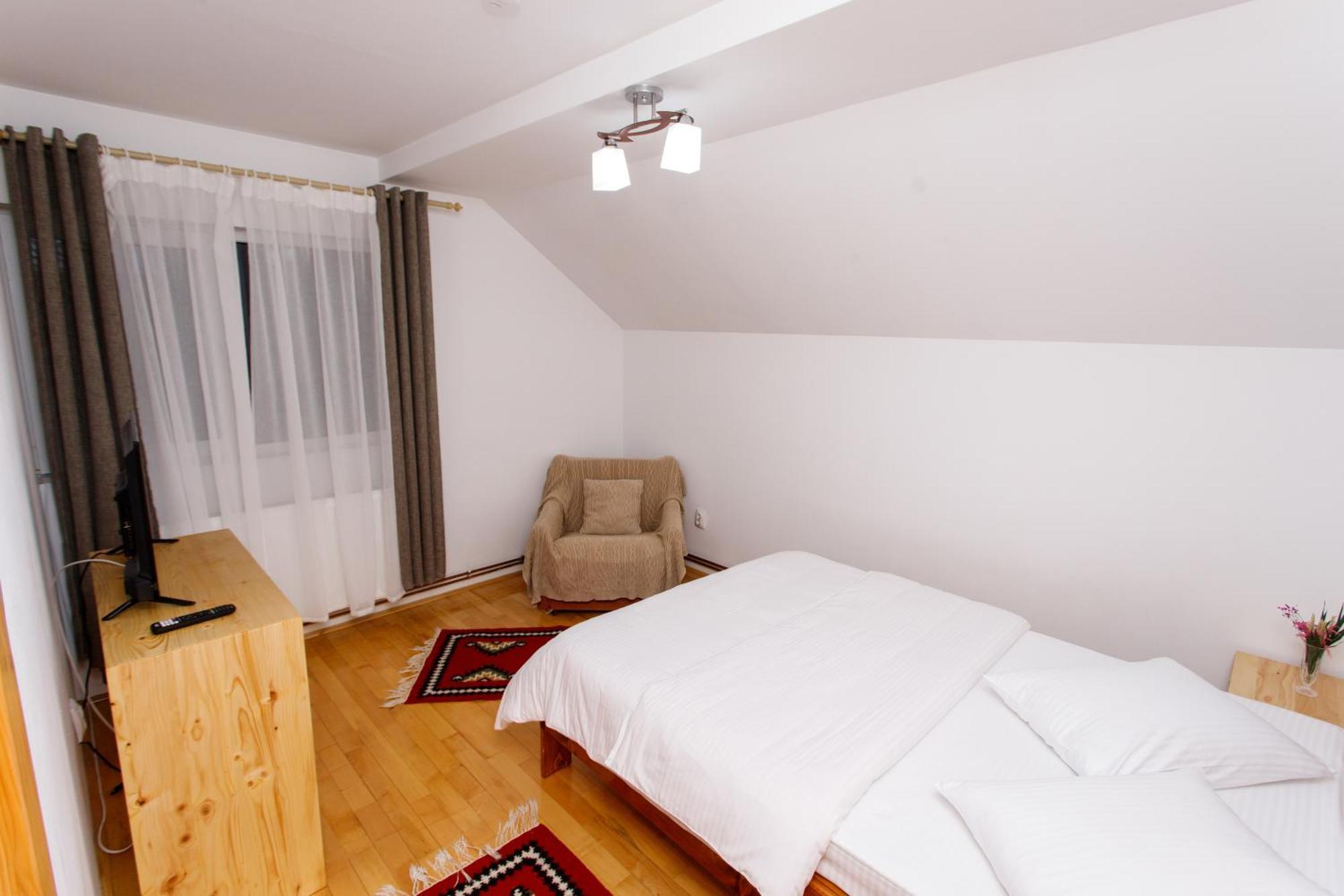 Casa Rumelia Paltineni Bagian luar foto