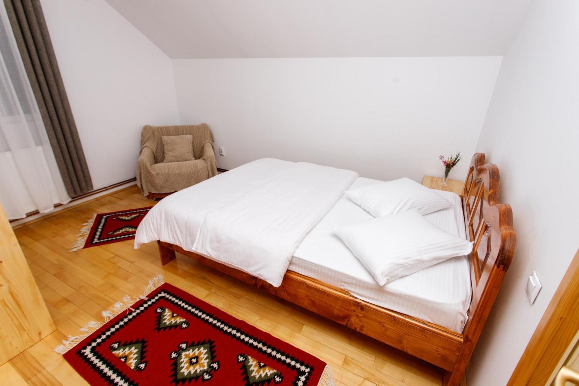 Casa Rumelia Paltineni Bagian luar foto